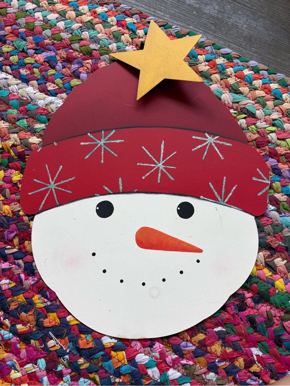 ROEDA 13.5 INCH HAND-PAINTED METAL CHRISTMAS SNOWMAN DOOR WREATH MAGNET